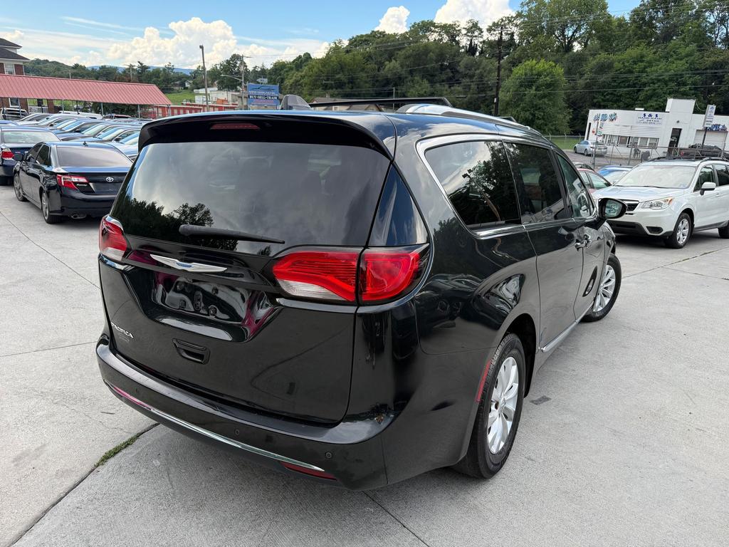 2018 Chrysler Pacifica - $9,500