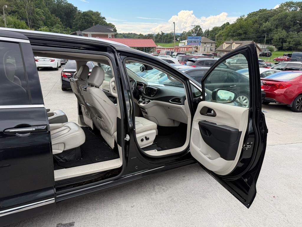 2018 Chrysler Pacifica - $9,500