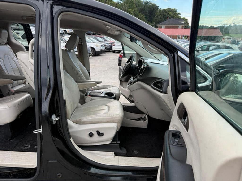 2018 Chrysler Pacifica - $9,500