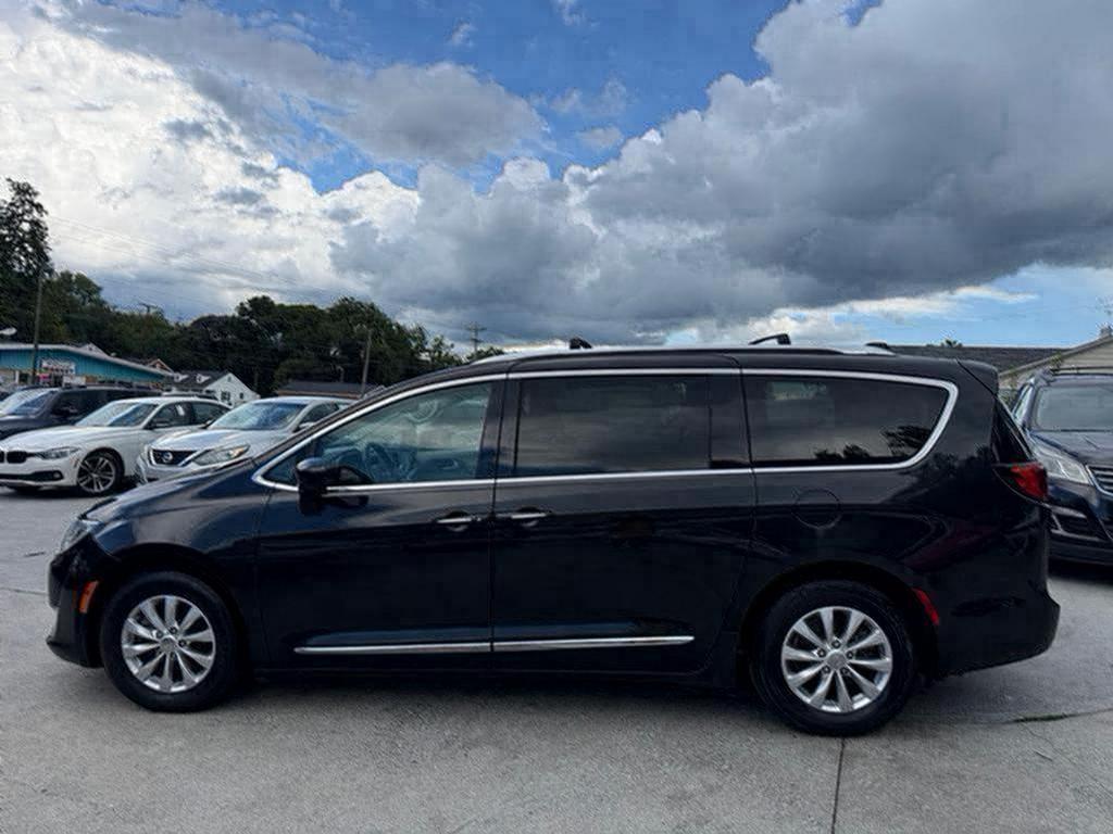 2018 Chrysler Pacifica - $9,500