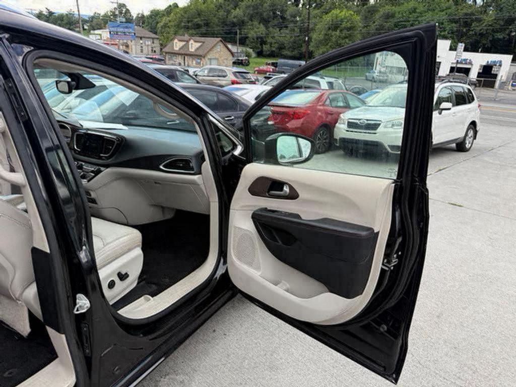 2018 Chrysler Pacifica - $9,500