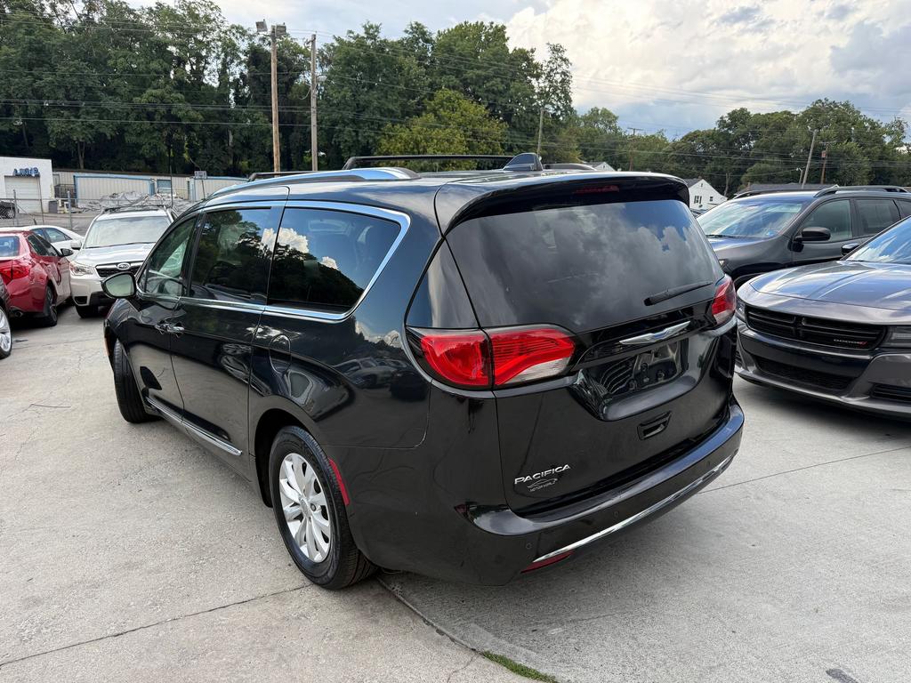 2018 Chrysler Pacifica - $9,500
