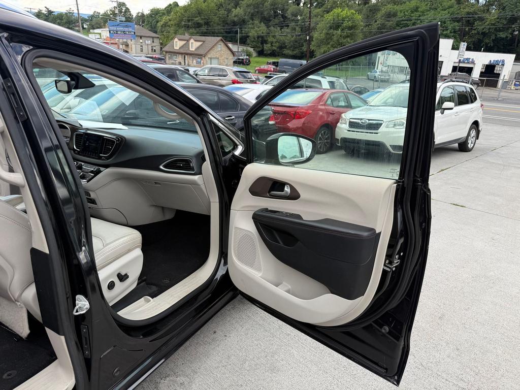 2018 Chrysler Pacifica - $9,500