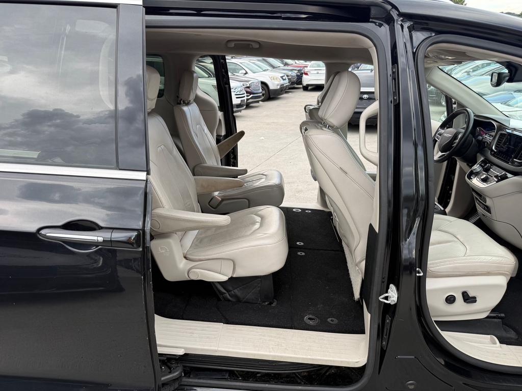 2018 Chrysler Pacifica - $9,500