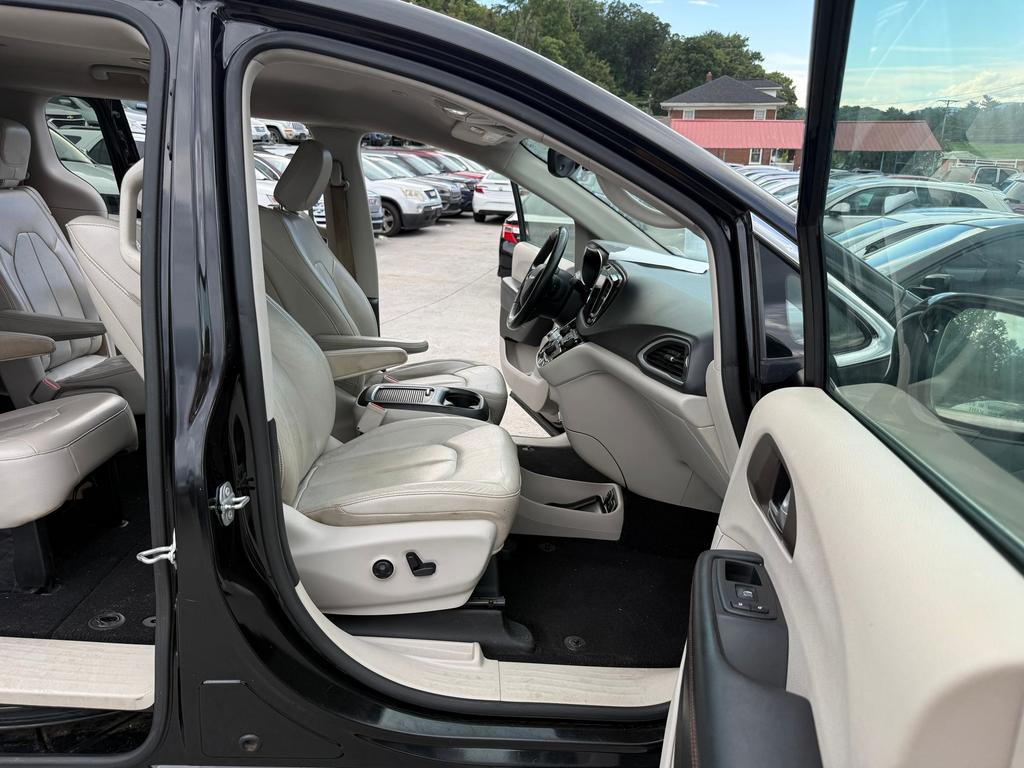 2018 Chrysler Pacifica - $9,500