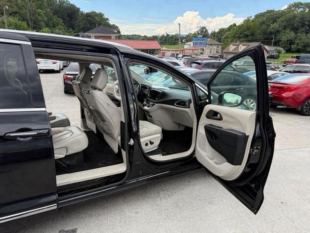 2018 Chrysler Pacifica - $9,500