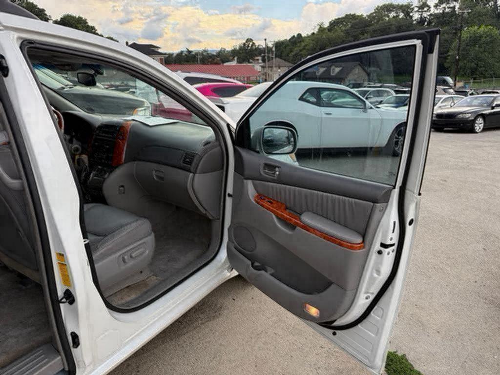 2008 Toyota Sienna - $6,500