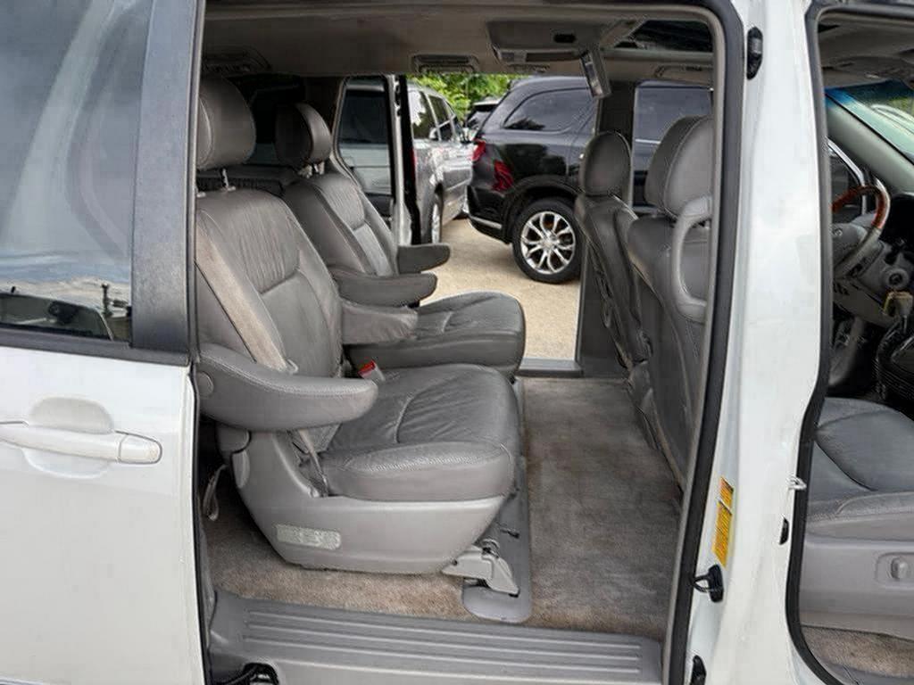 2008 Toyota Sienna - $6,500