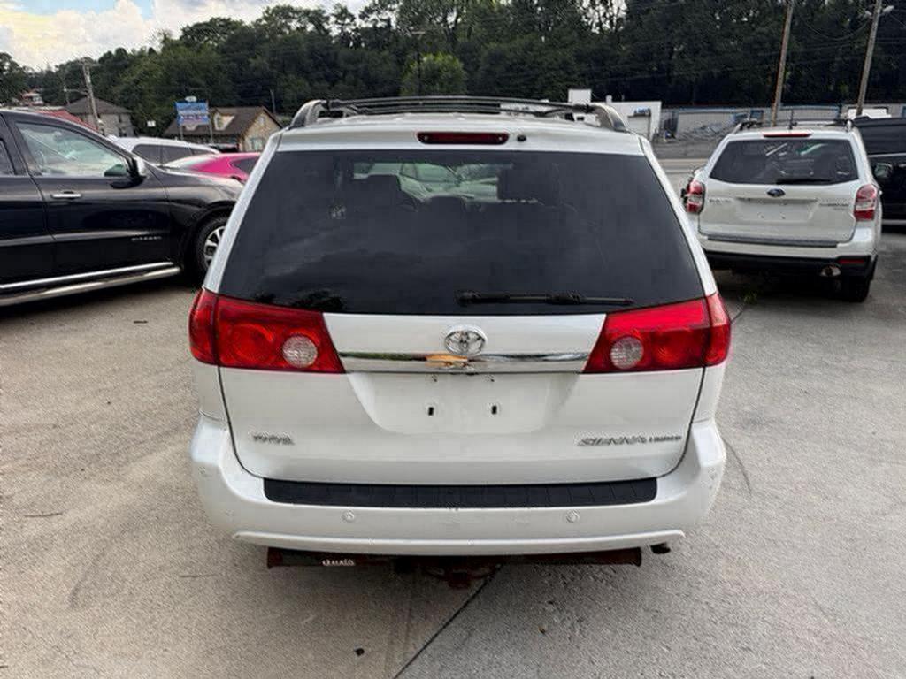 2008 Toyota Sienna - $6,500
