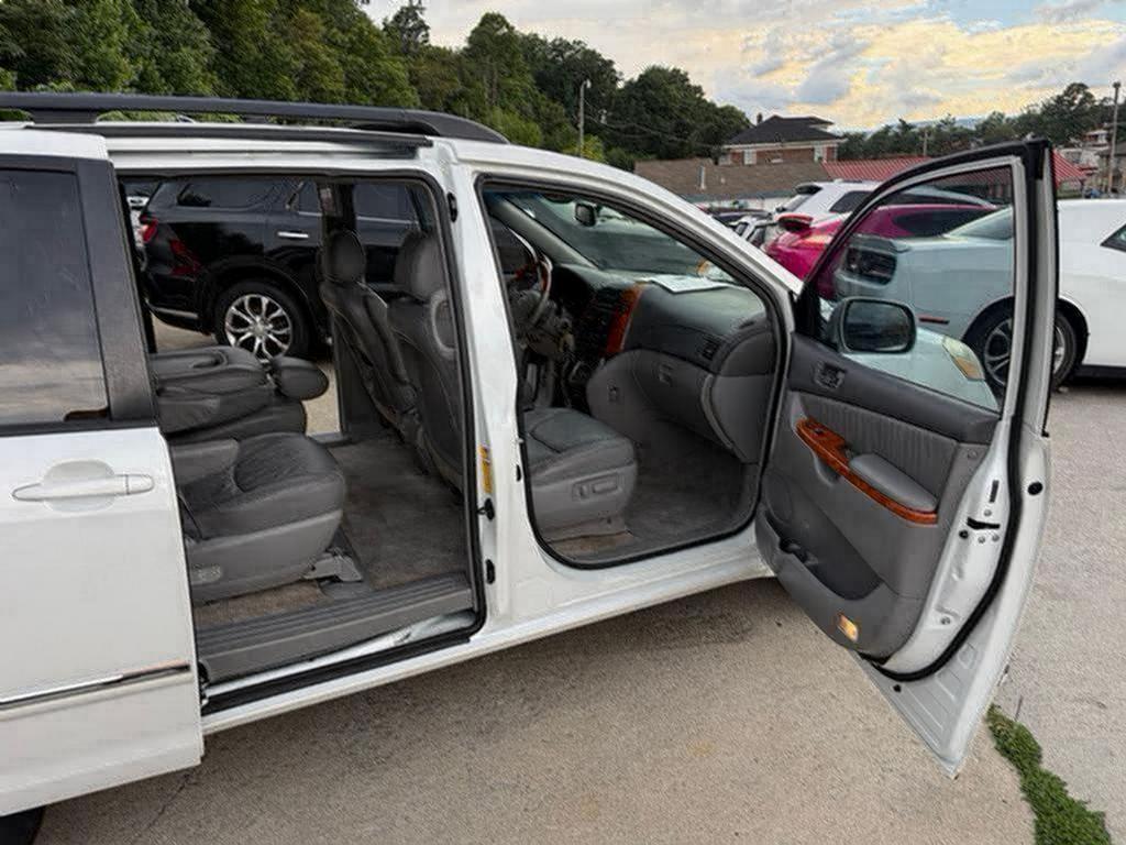 2008 Toyota Sienna - $6,500
