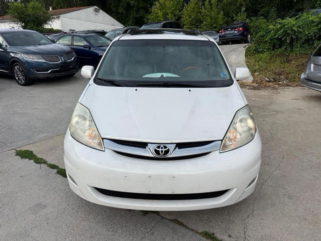 2008 Toyota Sienna - $6,500