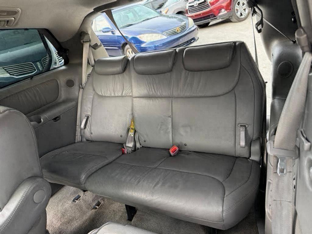 2008 Toyota Sienna - $6,500