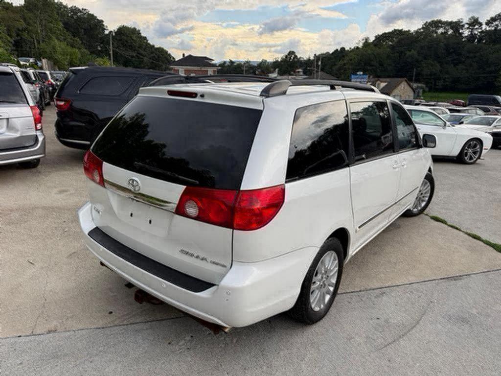 2008 Toyota Sienna - $6,500
