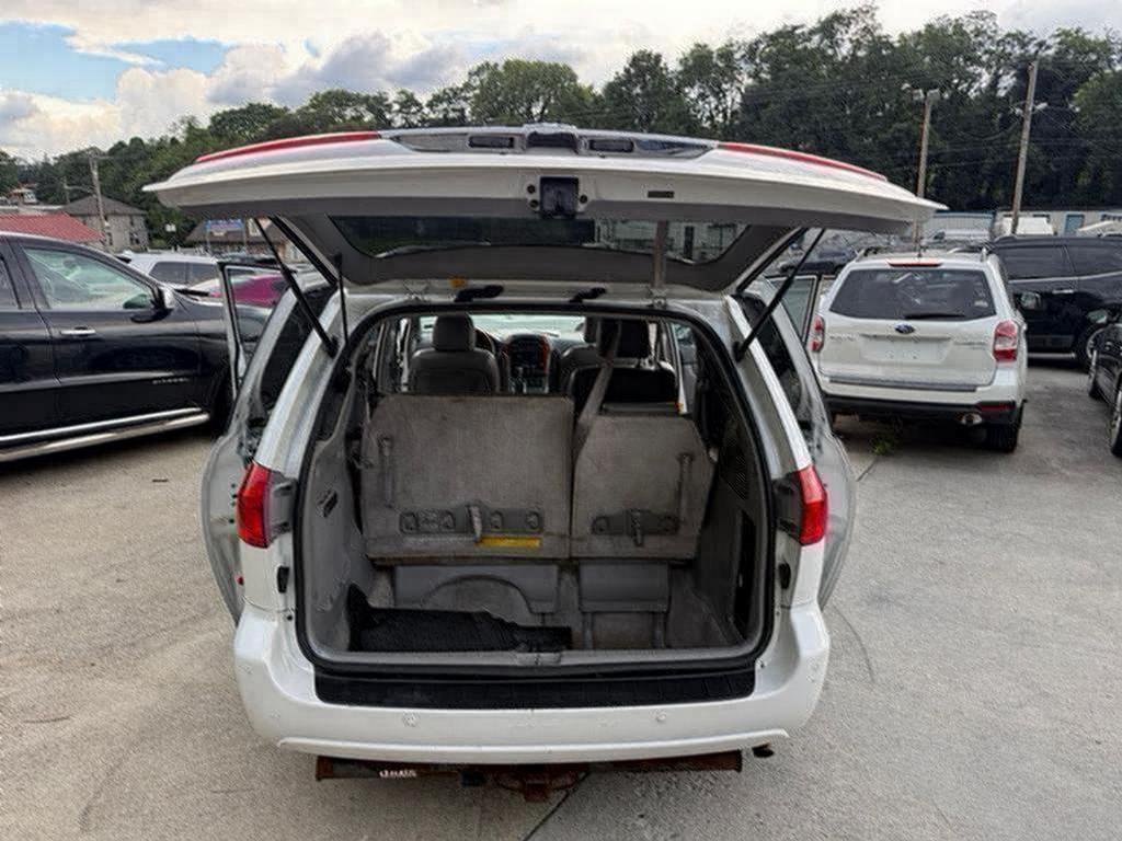 2008 Toyota Sienna - $6,500