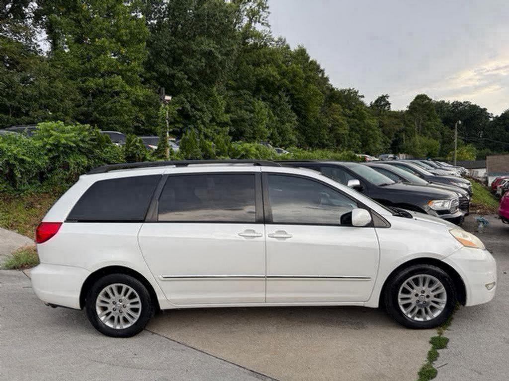 2008 Toyota Sienna - $6,500