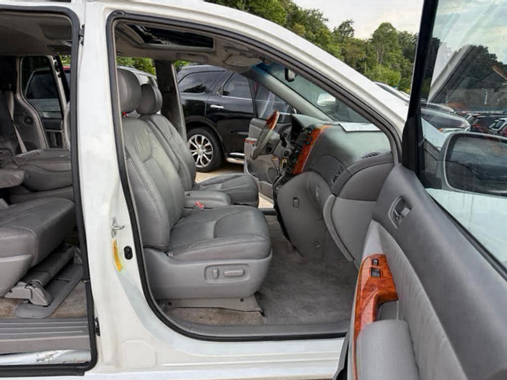 2008 Toyota Sienna - $6,500