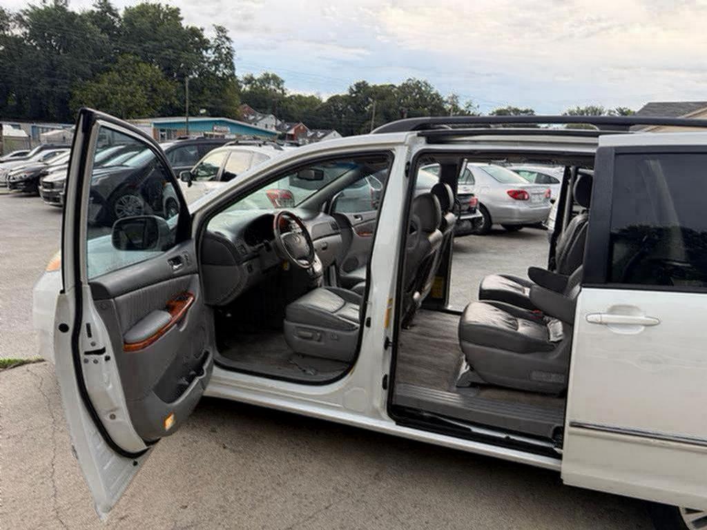 2008 Toyota Sienna - $6,500