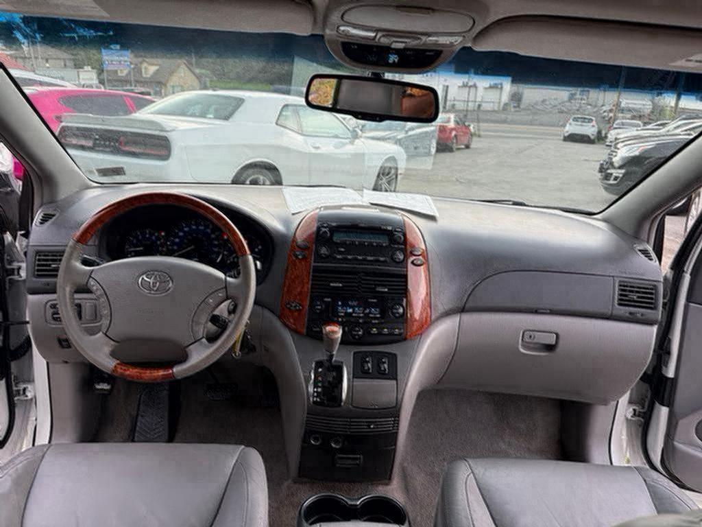 2008 Toyota Sienna - $6,500