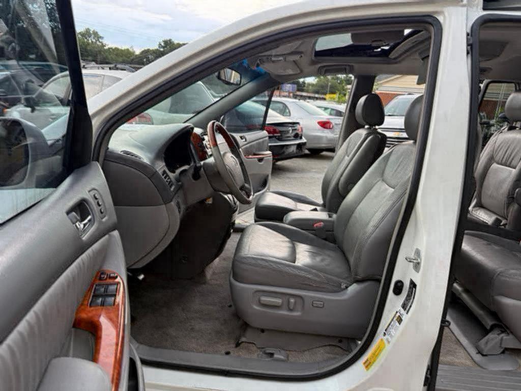 2008 Toyota Sienna - $6,500