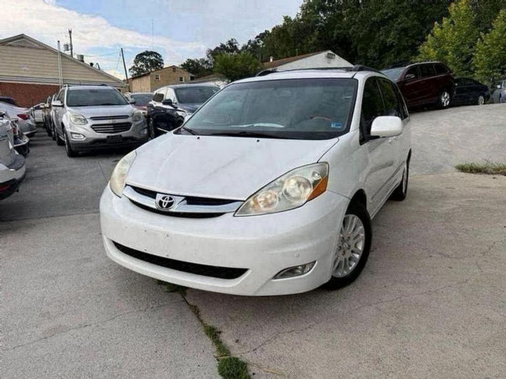 2008 Toyota Sienna - $6,500