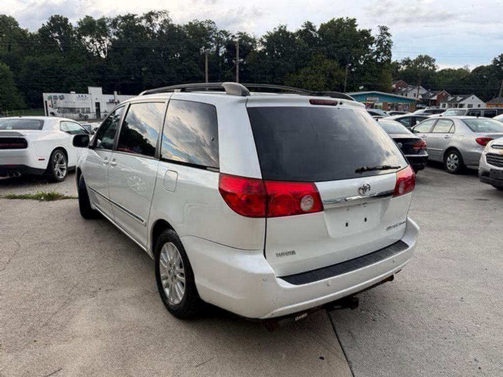 2008 Toyota Sienna - $6,500