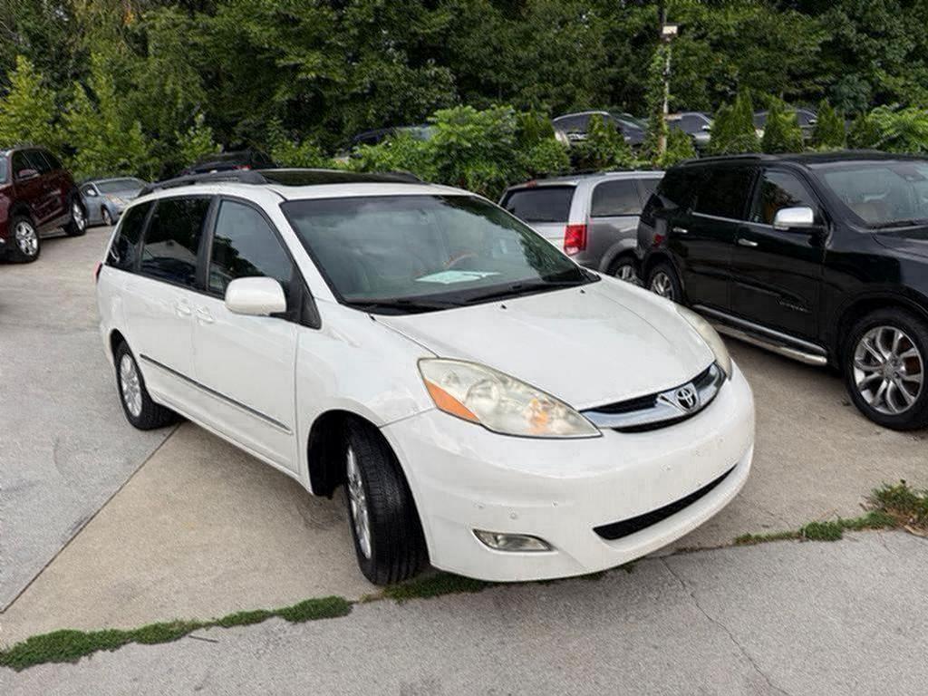 2008 Toyota Sienna - $6,500