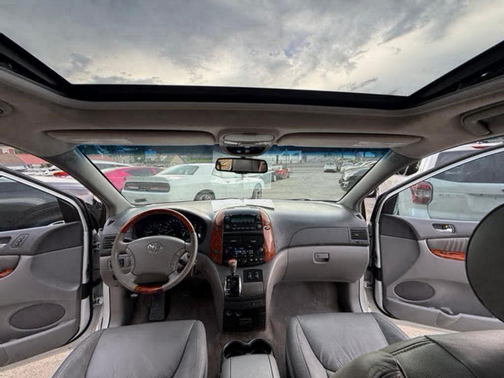 2008 Toyota Sienna - $6,500