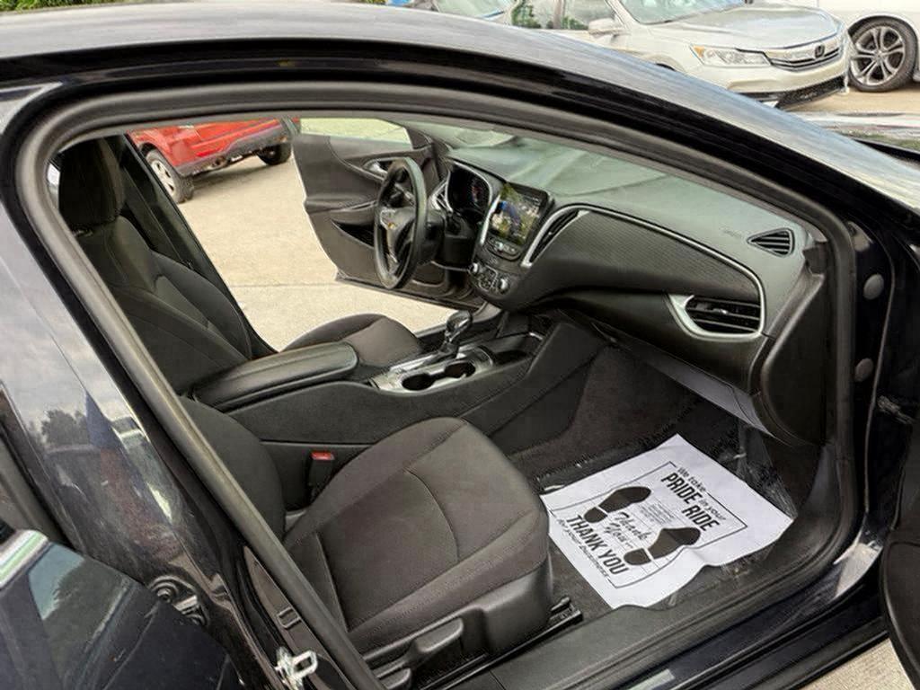 2023 Chevrolet Malibu - $18,500