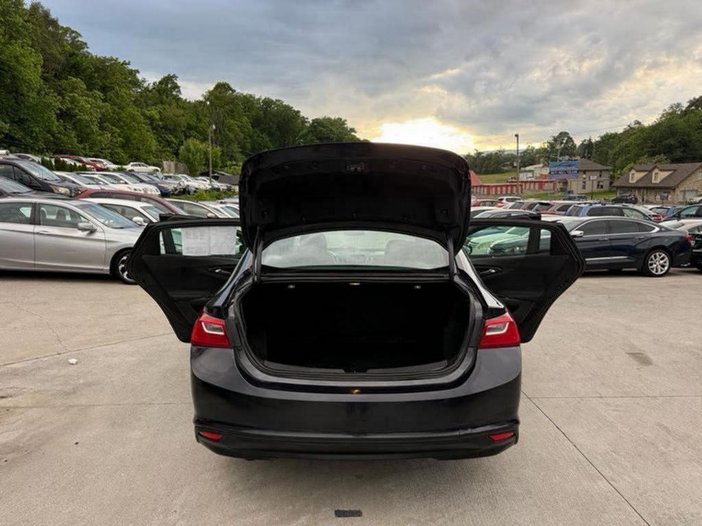 2023 Chevrolet Malibu - $18,500