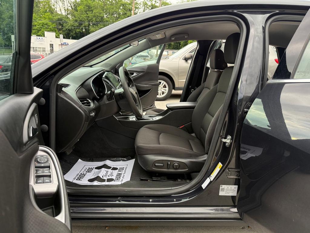 2023 Chevrolet Malibu - $18,500
