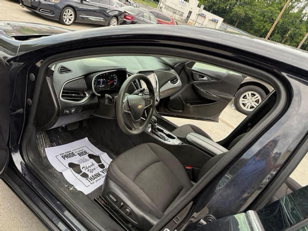 2023 Chevrolet Malibu - $18,500