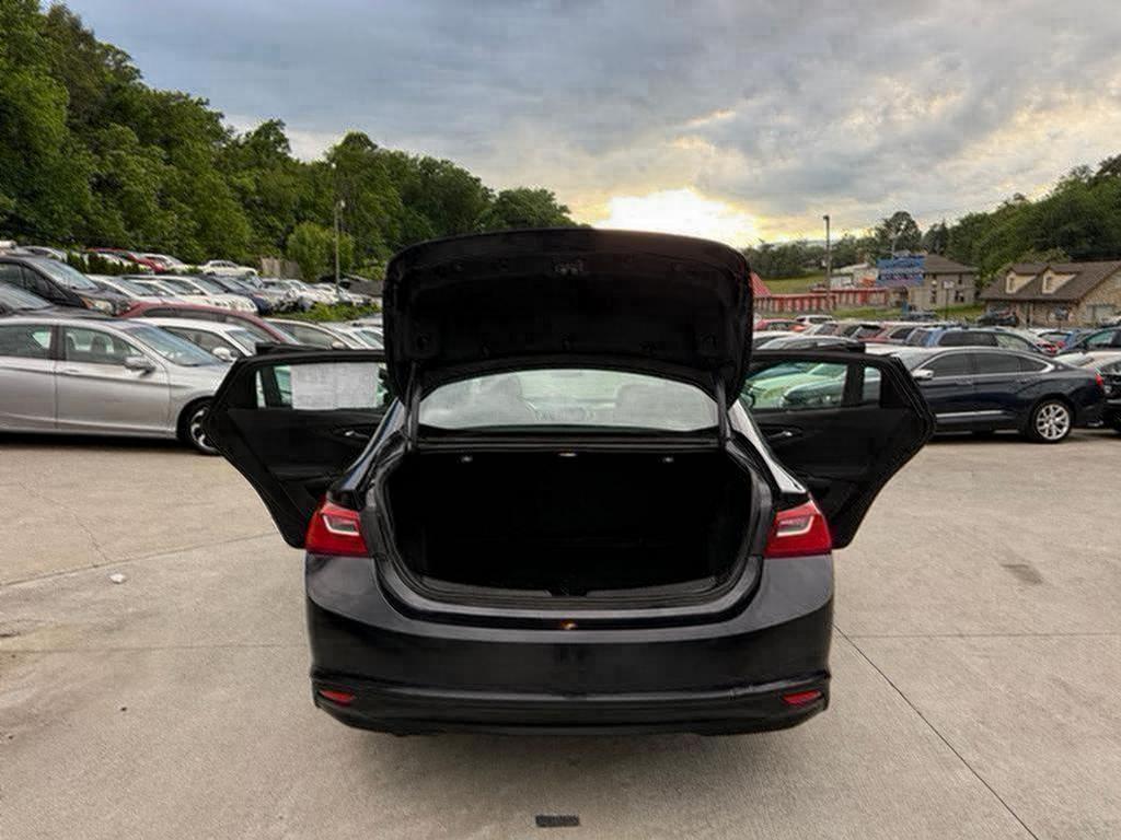2023 Chevrolet Malibu - $18,500
