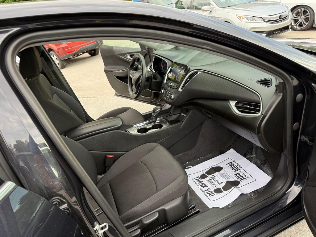 2023 Chevrolet Malibu - $18,500
