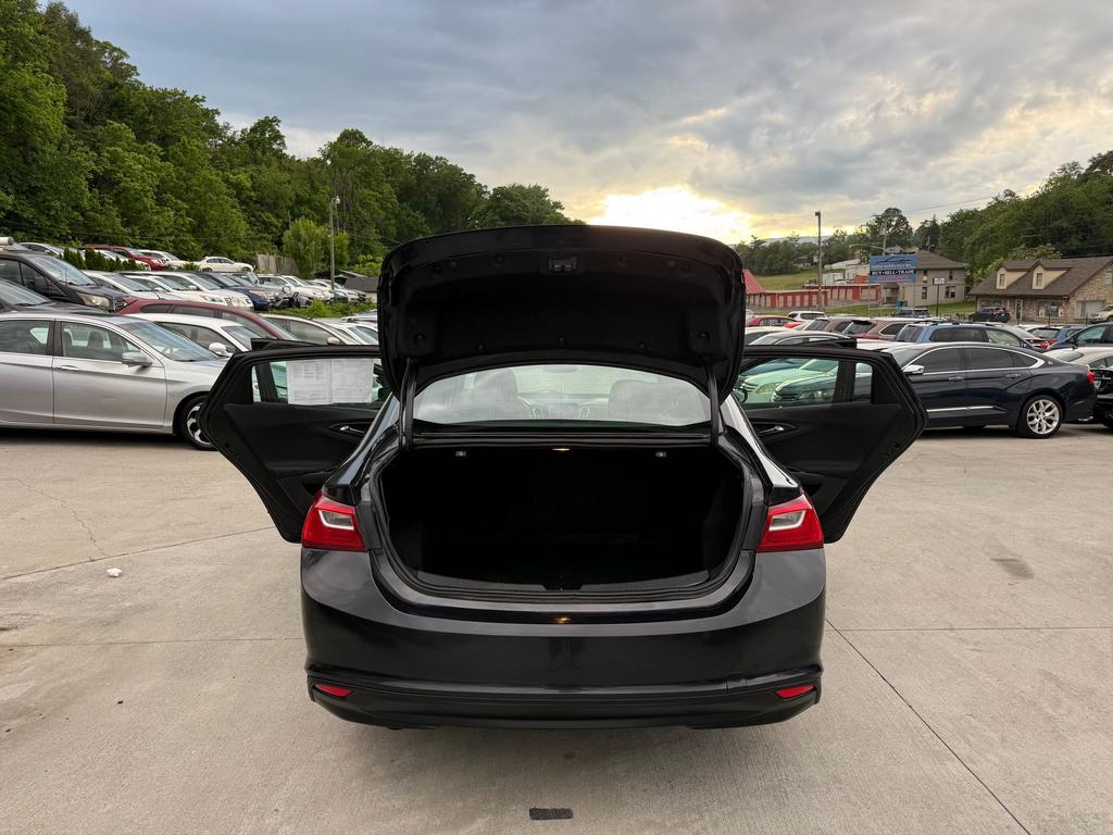 2023 Chevrolet Malibu - $18,500