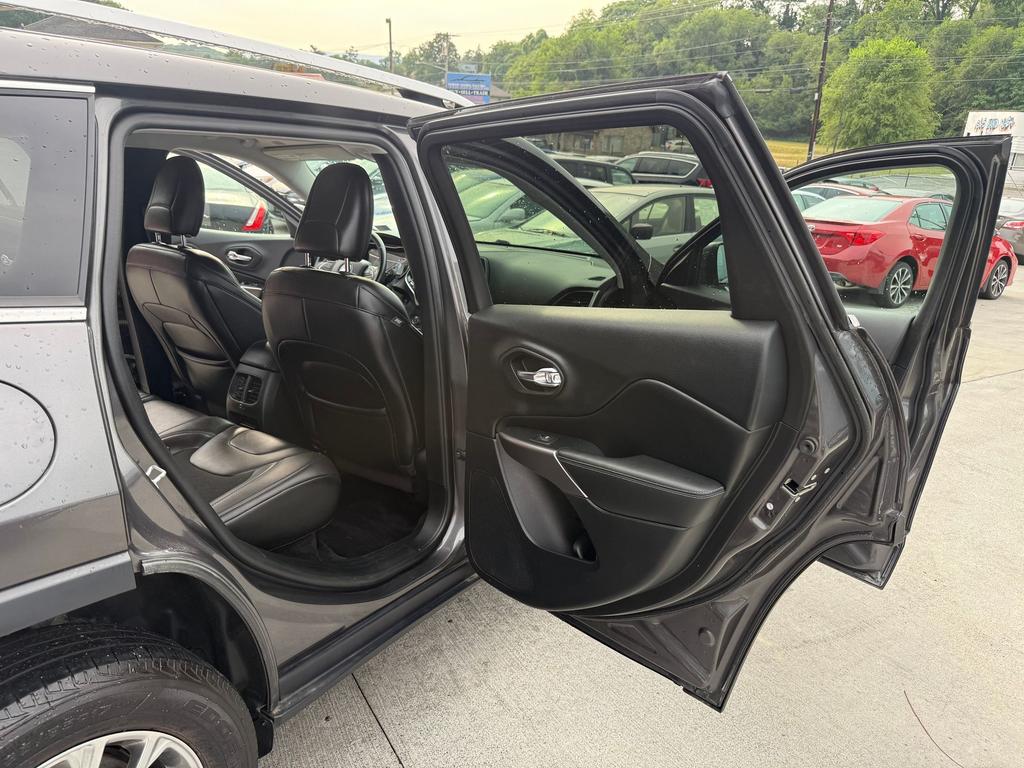 2019 Jeep Cherokee - $7,900