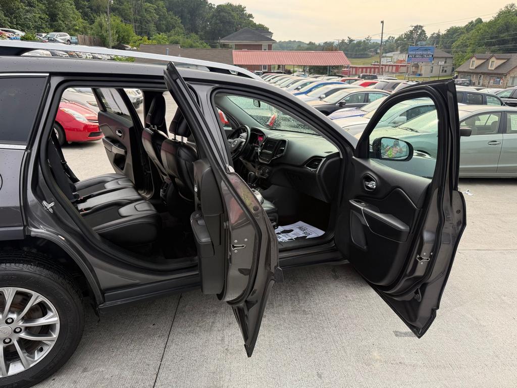 2019 Jeep Cherokee - $7,900