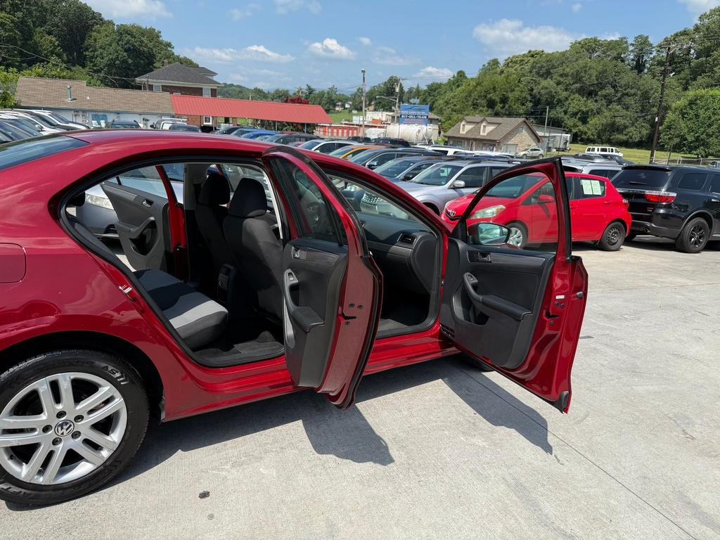 2017 Volkswagen Jetta - $7,500