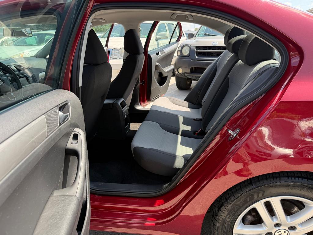 2017 Volkswagen Jetta - $7,500