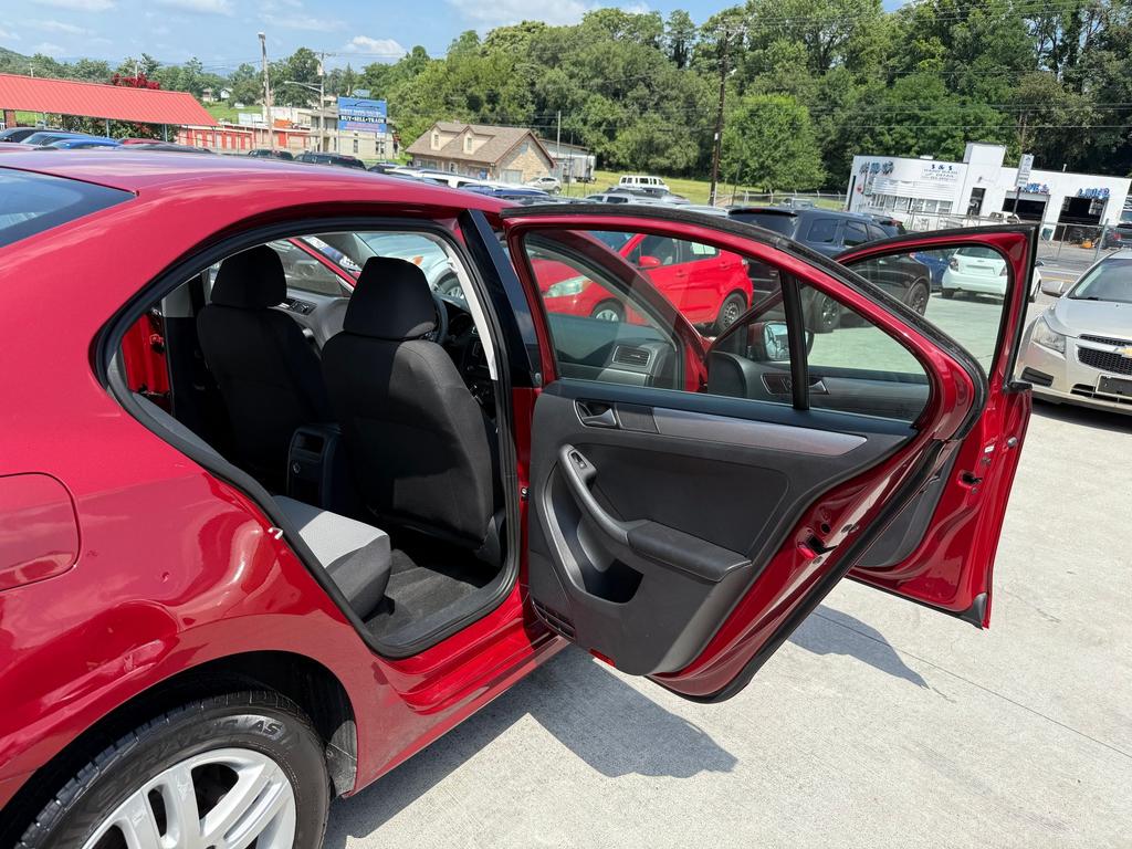 2017 Volkswagen Jetta - $7,500