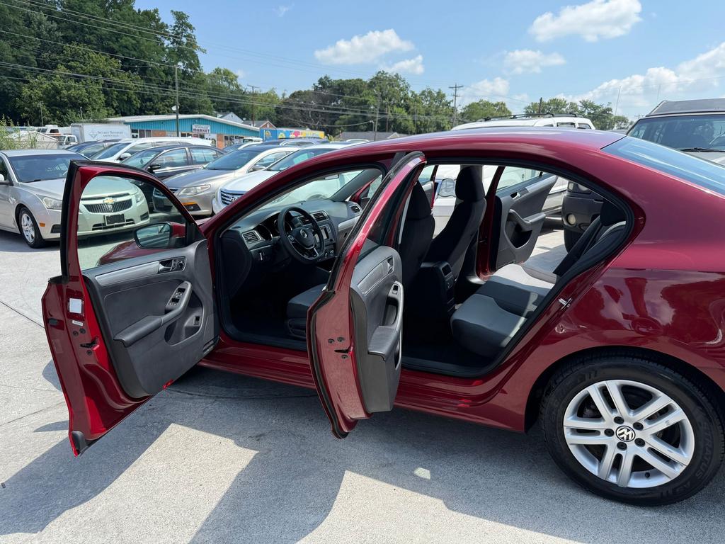 2017 Volkswagen Jetta - $7,500