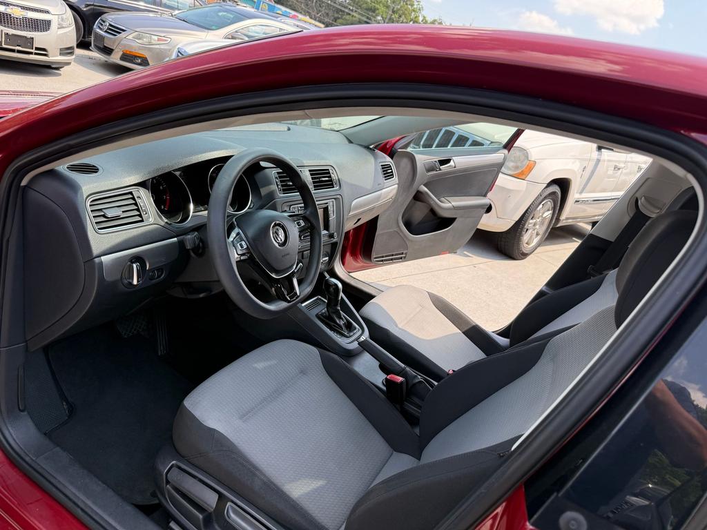 2017 Volkswagen Jetta - $7,500
