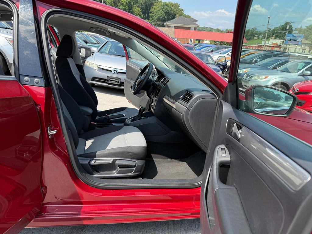 2017 Volkswagen Jetta - $7,500