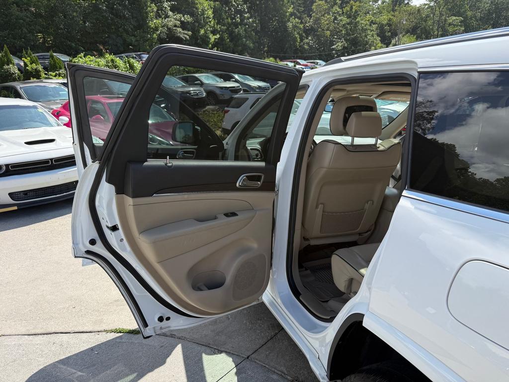 2014 Jeep Cherokee - $9,500
