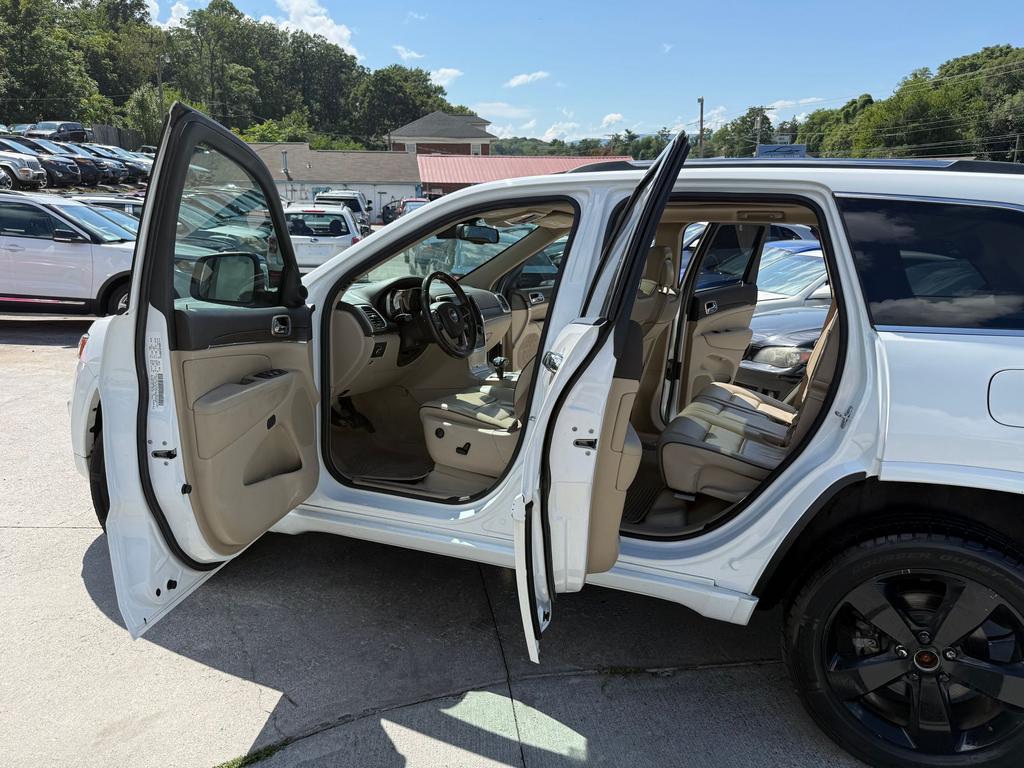 2014 Jeep Cherokee - $9,500
