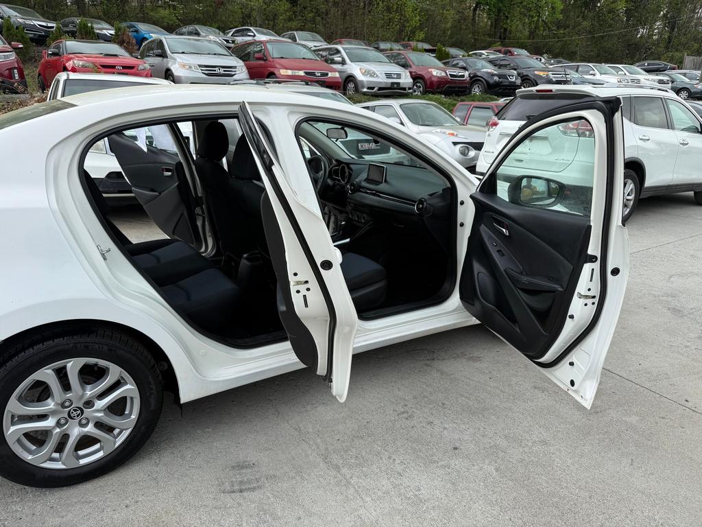 2018 Toyota Yaris - $8,500