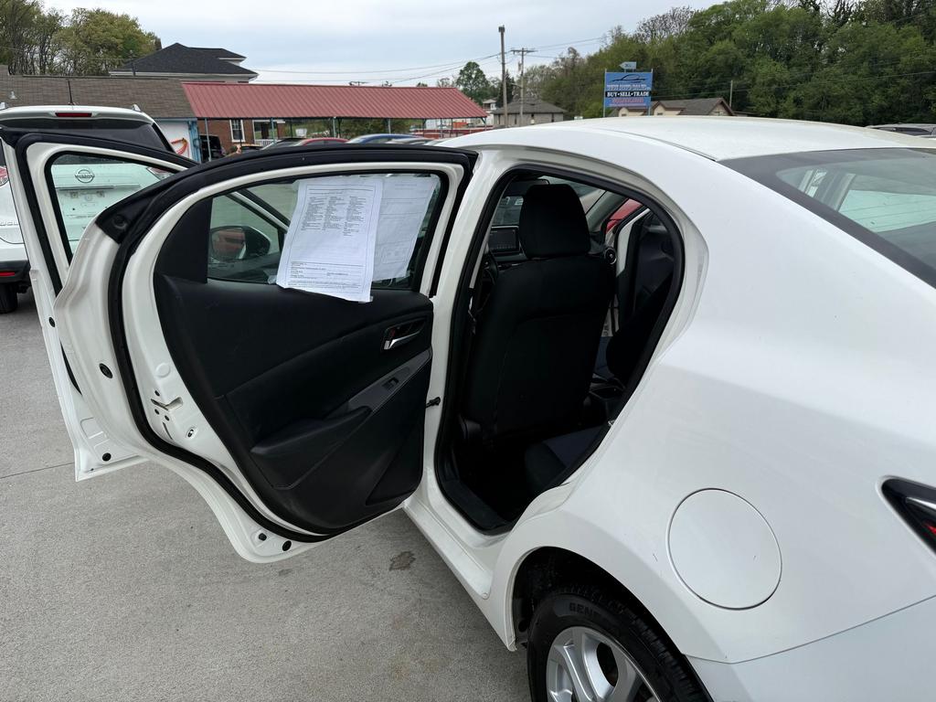 2018 Toyota Yaris - $8,500