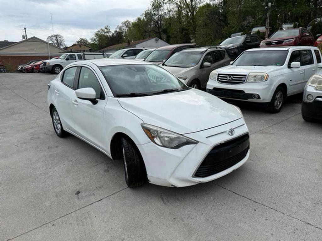 2018 Toyota Yaris - $8,500