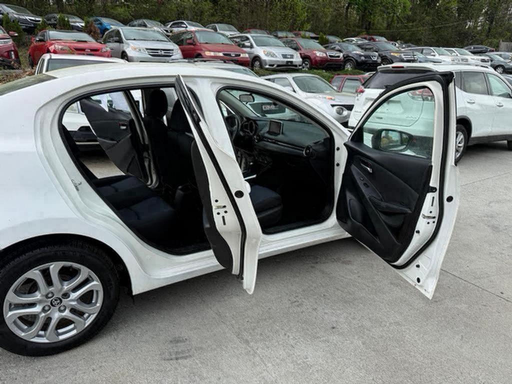 2018 Toyota Yaris - $8,500
