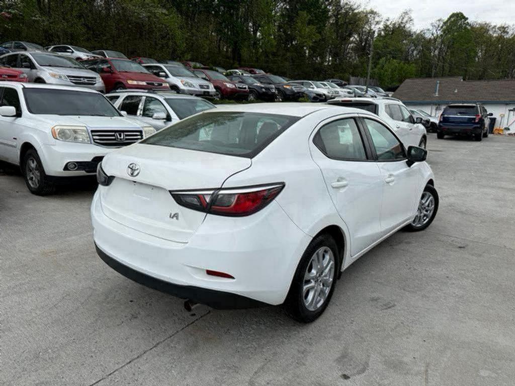 2018 Toyota Yaris - $8,500