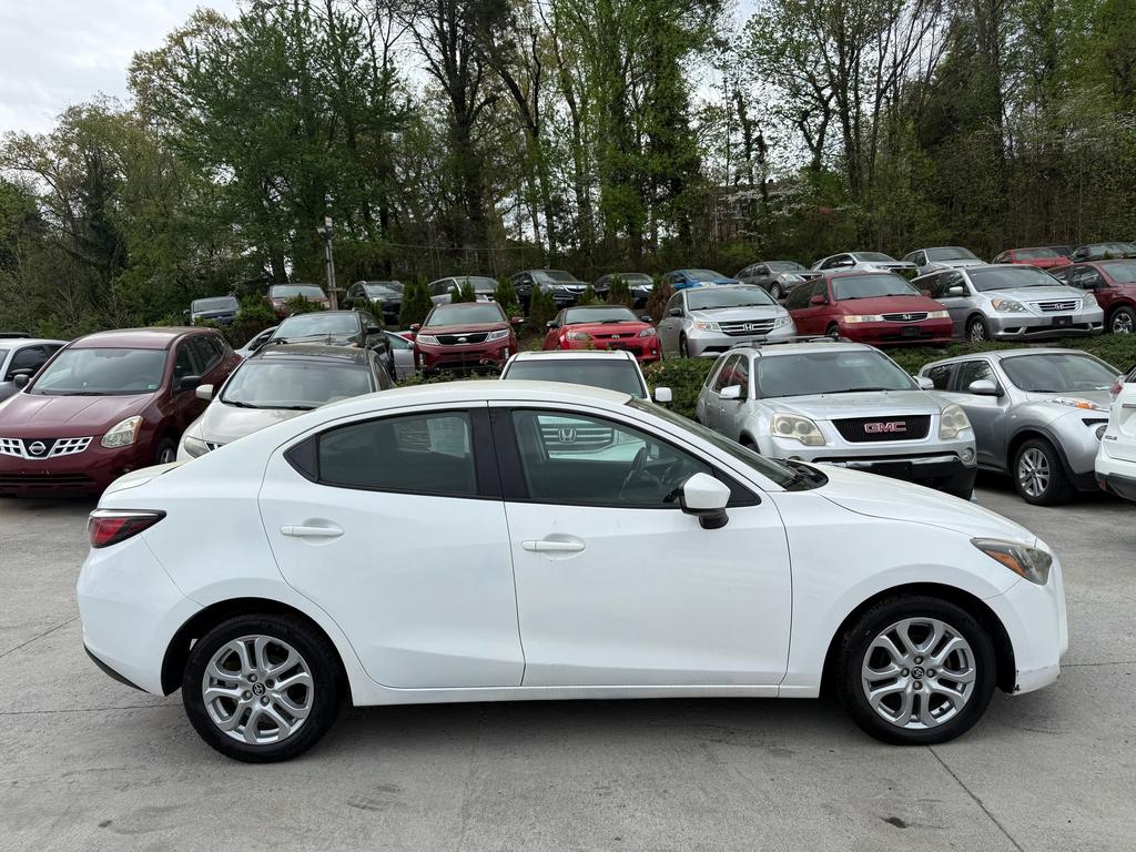 2018 Toyota Yaris - $8,500